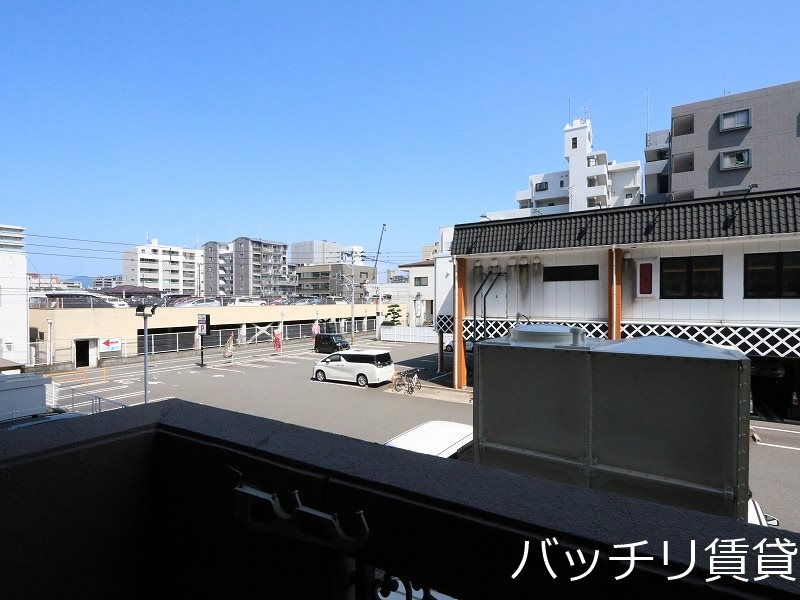 バルコニー　別号室タイプの為、現状を優先いたします