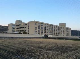 中学校　高砂市立竜山中学校（中学校）まで1700m