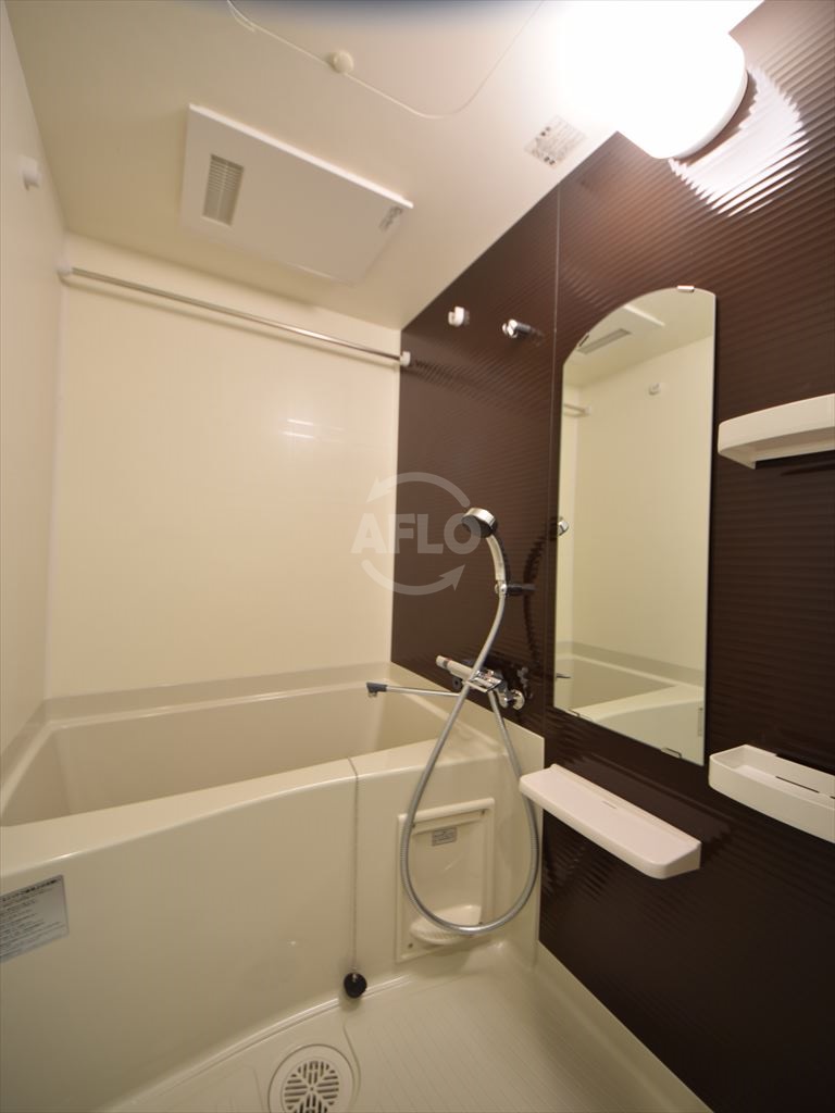 バス・シャワールーム　Luxe難波西III　浴室乾燥機付き