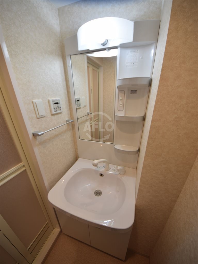 洗面設備　Luxe難波西III　洗面化粧台