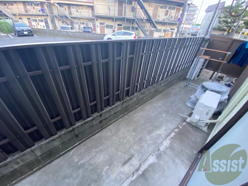 バルコニー　陽当たりも良く洗濯物が良く乾きそうですね！