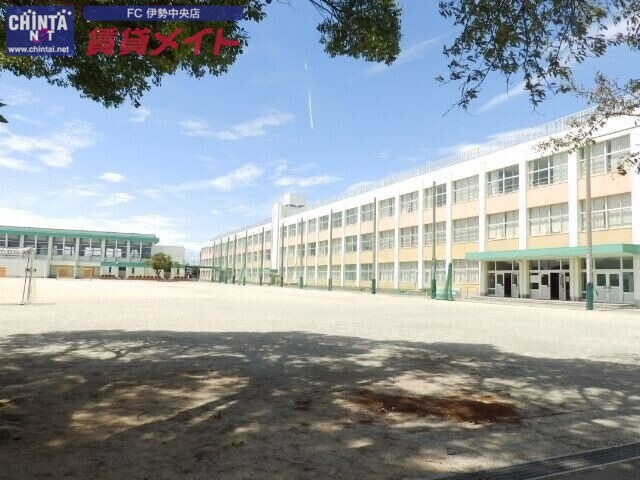 小学校　伊勢市立小俣小学校（小学校）まで707m