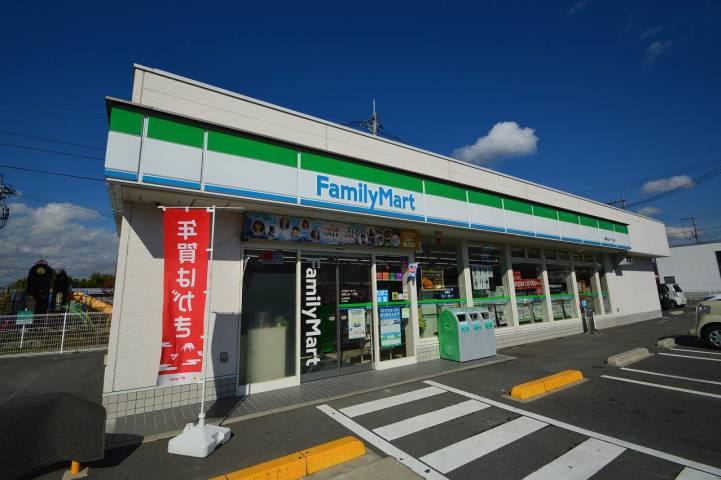 コンビニ　ファミリーマート西条三永１丁目（コンビニ）まで550m