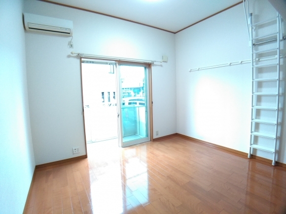 居室・リビング　参考写真　南向き洋室8帖