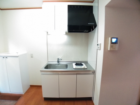 キッチン　参考写真　1口ガスコンロ、上部収納ついています