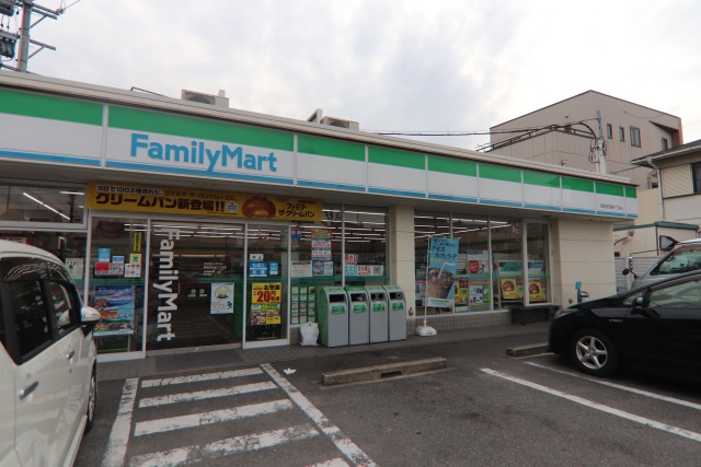 コンビニ　ファミリーマート安田通三丁目店　駐車場（コンビニ）まで400m