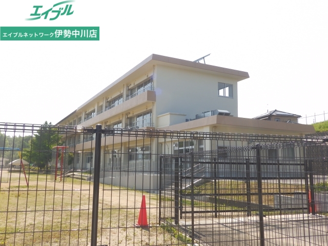 小学校　津市立戸木小学校（小学校）まで500m