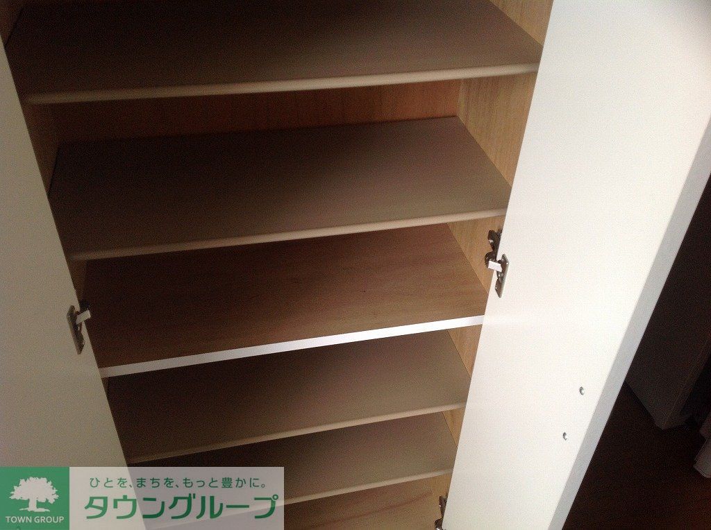 玄関　玄関　下駄箱スペース