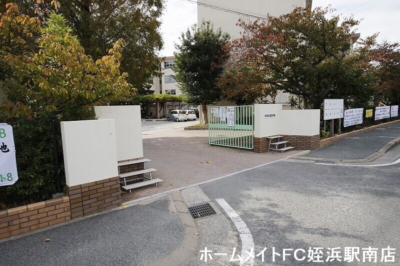 中学校　高取中学校（中学校）まで900m