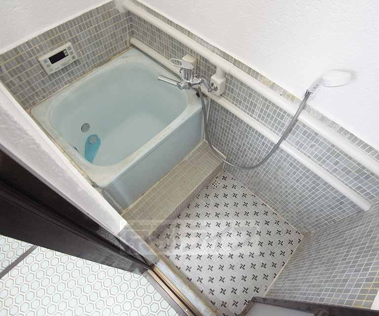 バス・シャワールーム　お風呂もなんだか懐かしさを感じます。