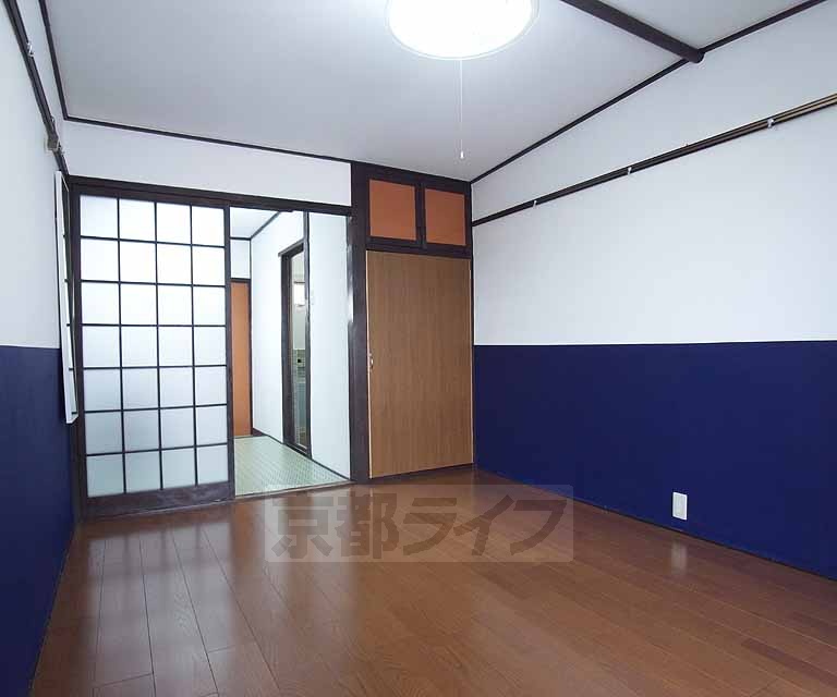 居室・リビング　室内は綺麗に改装されていますね。