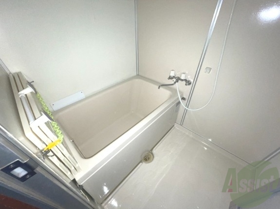 バス・シャワールーム　コチラで日々の疲れを癒し、リラックスしてください