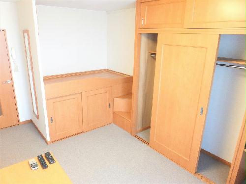 居室・リビング　カーペットのお部屋です