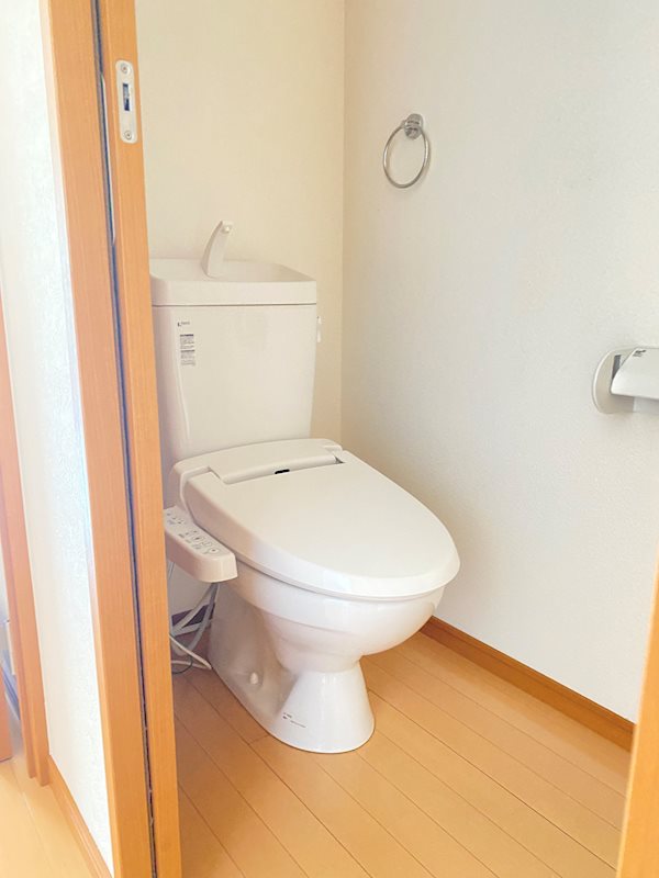 トイレ　※写真は別号室のものです。