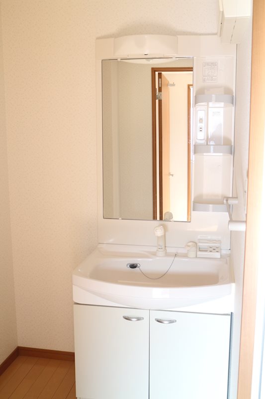 洗面設備　※写真は別号室のものです。