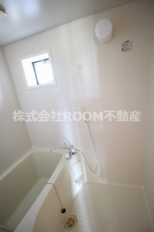 バス・シャワールーム　コンパクトで使いやすいお風呂です