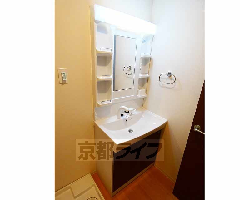 洗面設備　独立洗面台になります。