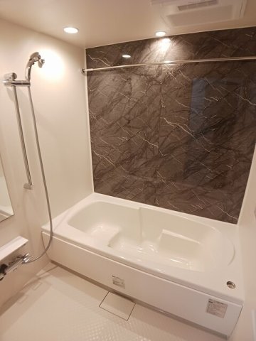 バス・シャワールーム　コンパクトで使いやすいお風呂です