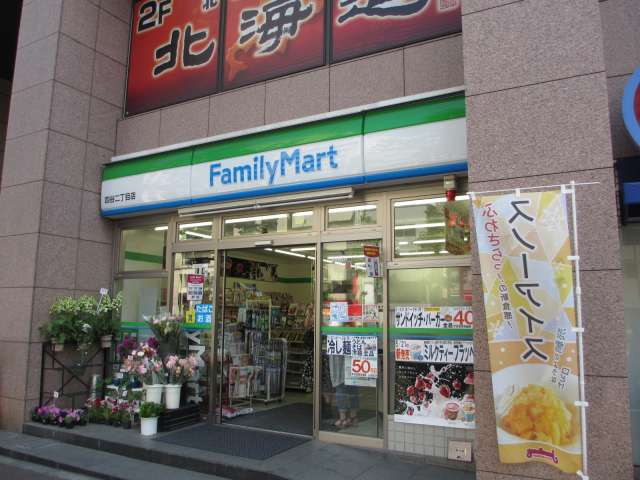 コンビニ　ファミリーマート（コンビニ）まで479m