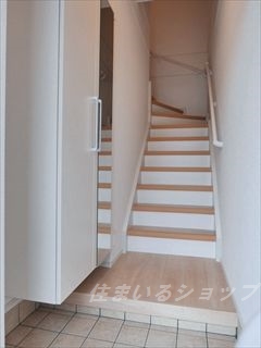 玄関　ミラー付き大型シューズボックス