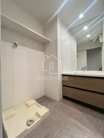 洗面設備　同マンション別部屋：参考写真