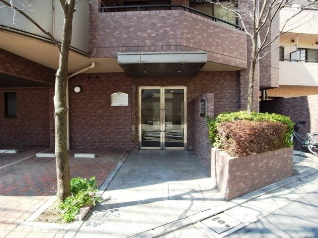 エントランス　ゆとりのあるエントランスです