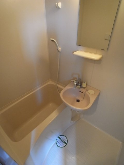 バス・シャワールーム　落ち着いた空間のお風呂です