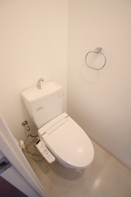 トイレ　※別室の参考写真の為、現況優先です。