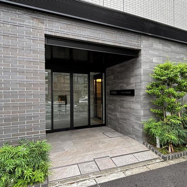 エントランス　落ち着いたエントランスです