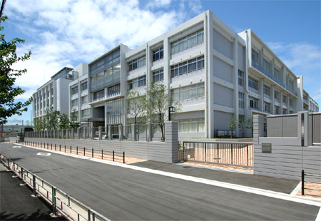 中学校　咲くやこの花中学校 高等学校（中学校）まで1683m