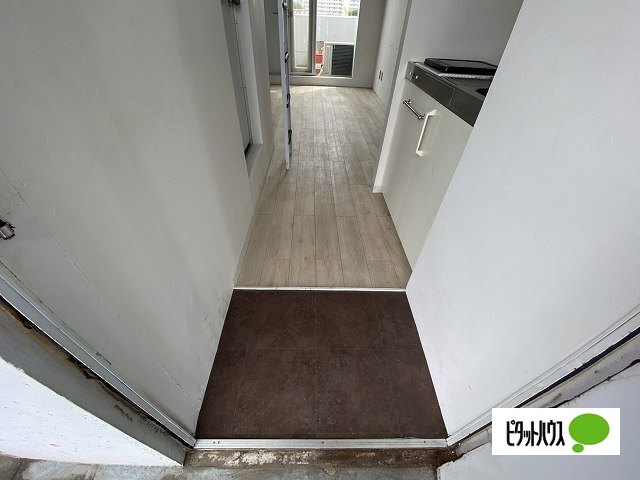 玄関　同物件別室写真