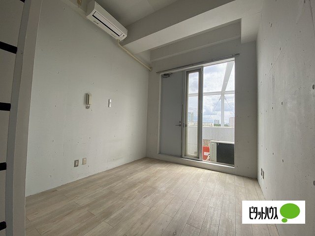 居室・リビング　同物件別室写真