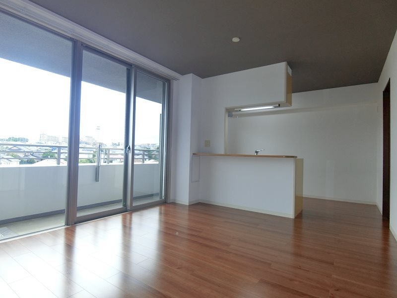 居室・リビング　使いやすい形の為、レイアウトを楽しめます♪