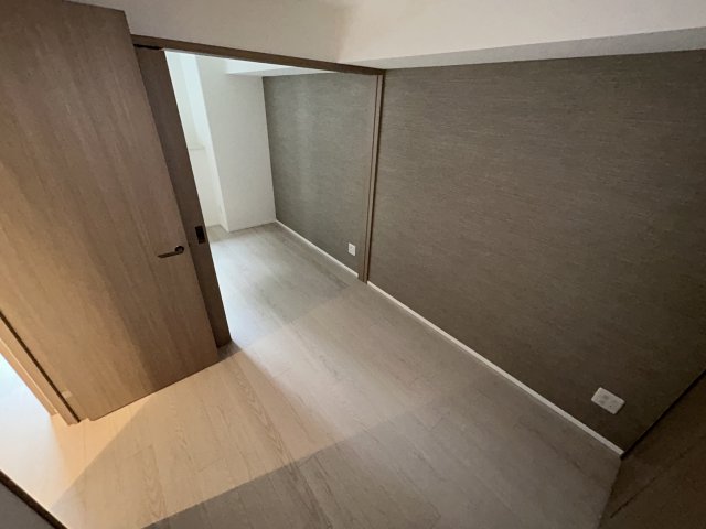 居室・リビング　落ち着いた色調の洋室です