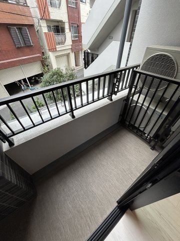 バルコニー　陽当たり良好なバルコニーです