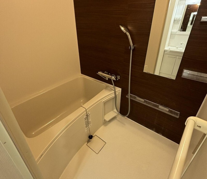バス・シャワールーム　浴室乾燥機付きで便利です！