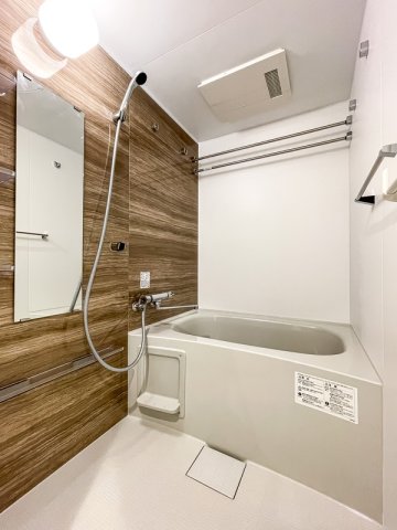 バス・シャワールーム　コンパクトで使いやすいお風呂です