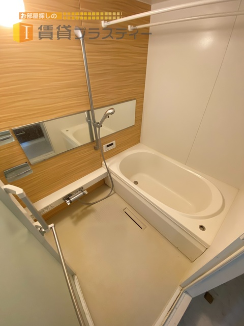 バス・シャワールーム　追い炊き機能・浴室乾燥機能付き。