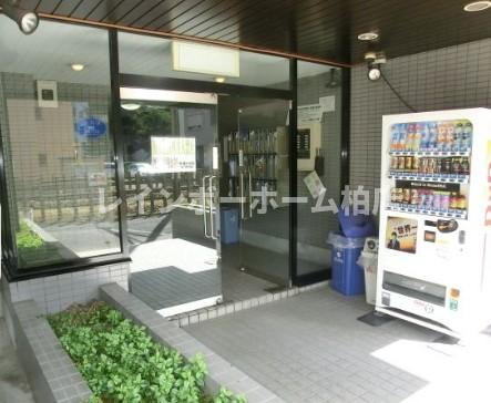 エントランス　落ち着いたエントランスです