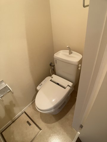 トイレ　バストイレ別で快適です！温水洗浄機能付き※同タイプ別部屋の参