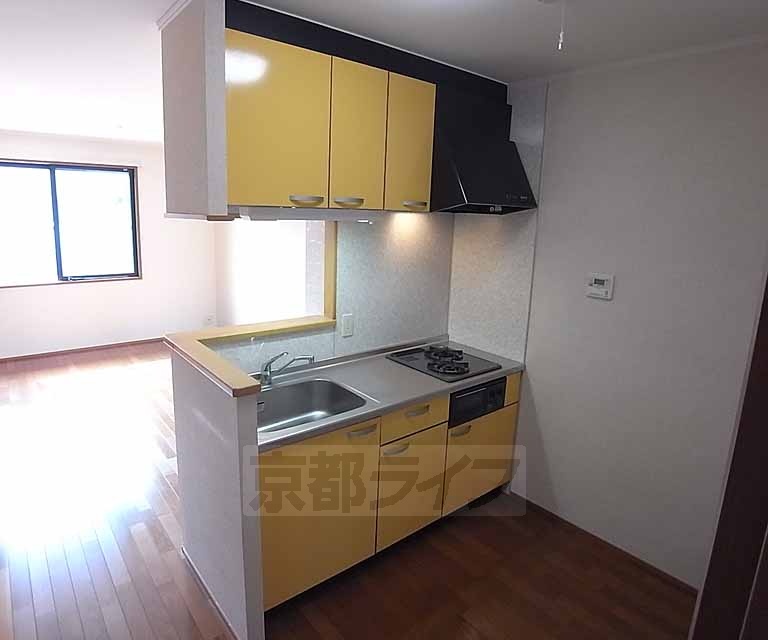 キッチン　色遣いがきれいです。