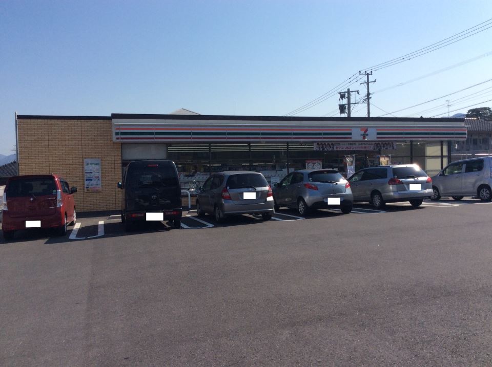 コンビニ　セブンイレブン（コンビニ）まで220m