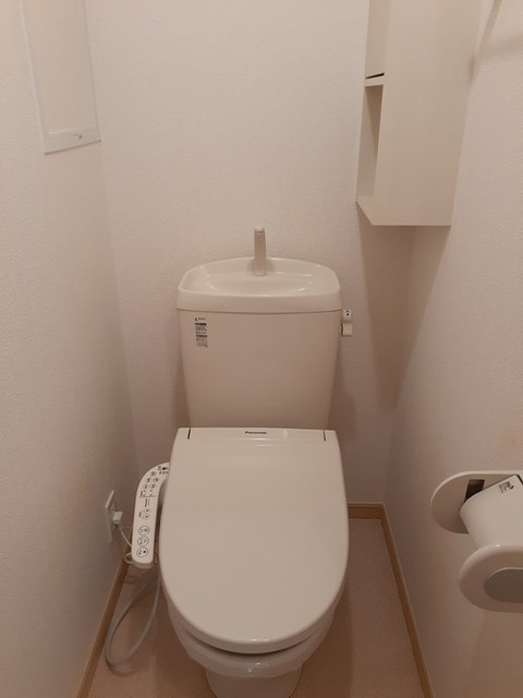 トイレ　温水洗浄便座付き♪
