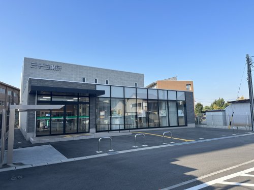 銀行　三十三銀行　富田支店（銀行）まで1134m