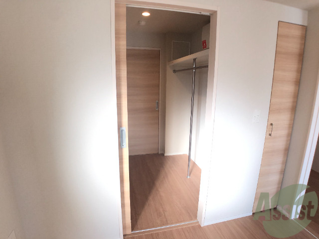 収納　収納スペースを開けてみました。奥行きがあって沢山入りそう。