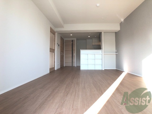 居室・リビング　リビングです。広くて、とても明るい間取りです。