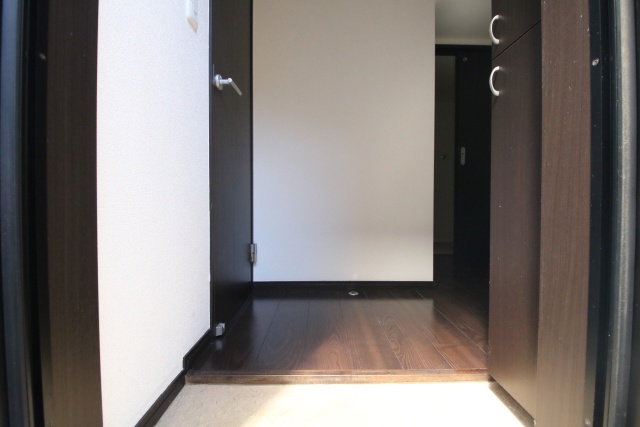 玄関　※別室の参考写真の為、現況優先です。