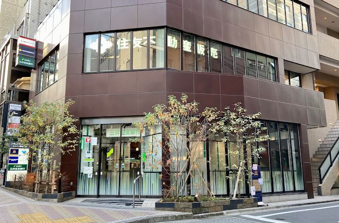 銀行　三井住友銀行麻布十番支店（銀行）まで303m