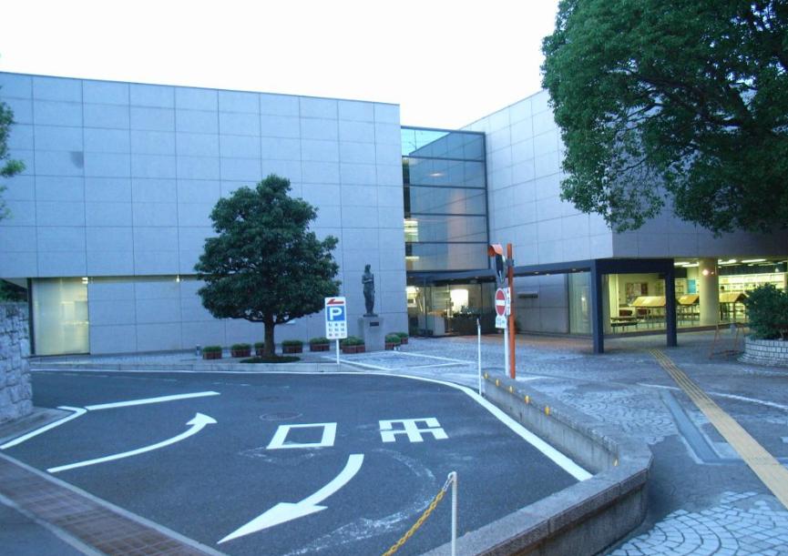 図書館　浜松市中央図書館（図書館）まで659m