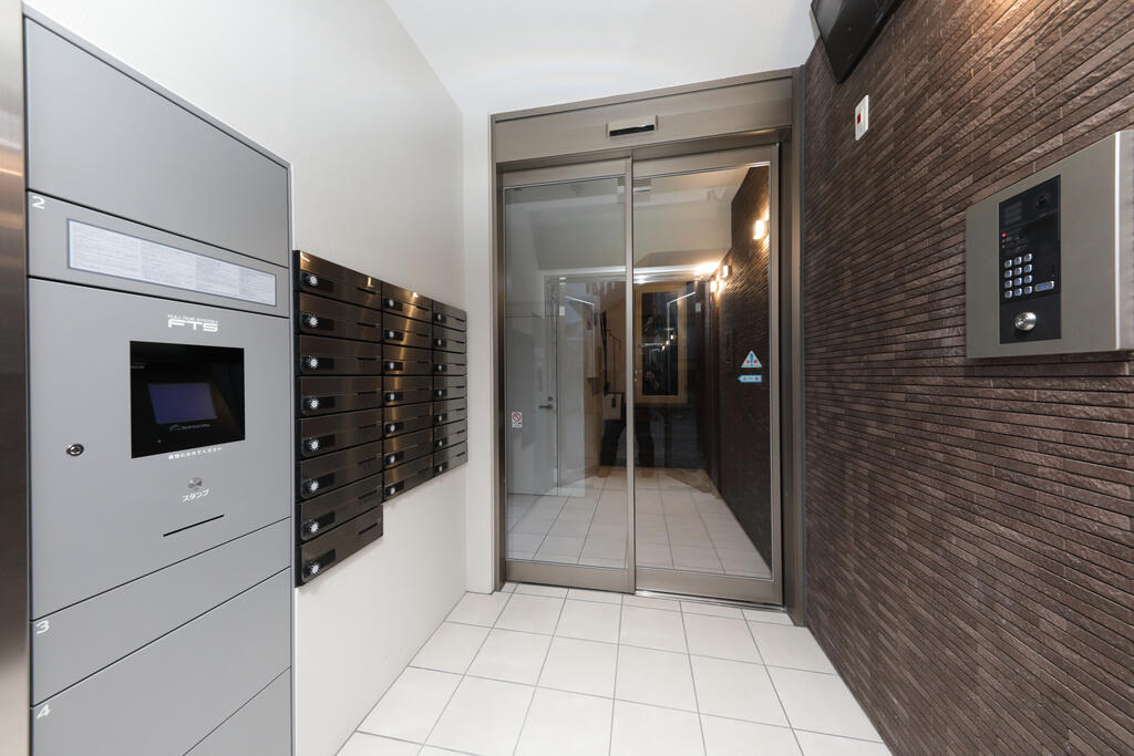 ロビー　風除室